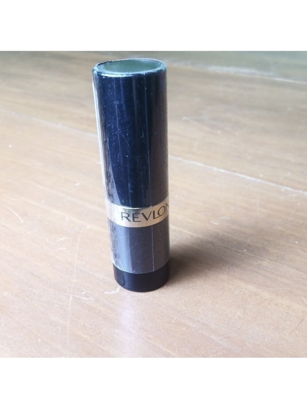 Revlon Super Lustrous Lipstick in Love is On Creme 745 - Picture 2 of 3